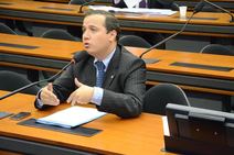 Valadares Filho faz apelo ao MEC para repassar recursos à UFS