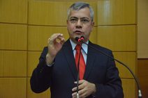 Iran Barbosa: \"Rui Costa está na contramão do partido e da história da educação\" 