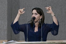 \"Não aceito que coloquem palavras em minha boca”, avisa Emília