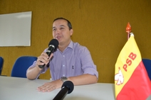 Valadares Filho diz que o Brasil tem urgência por saída