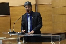 Samuel Carvalho sente o peso das três forças na sucessão de Socorro