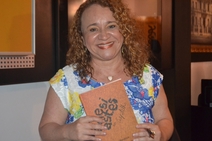 Karlo, de 84 anos, lança seu primeiro livro nesta sexta-feira