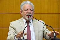 Gualberto apoia projeto que garante benefícios a pequenos produtores em licitações