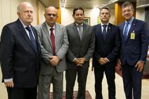 Governador, senador e deputado vão ao vice Mourão pedir pela reabertura da Fafen