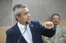 Elber explica projeto de combate ao Nepotismo
