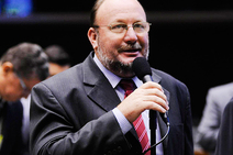 “Governo ignora crise e entrega pré-sal a petroleiras internacionais”, diz João Daniel