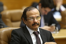 Vanderbal vai à reeleição e não se incomoda em falar pouco