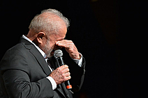 Em reunião com parlamentares, Lula se emociona ao falar da fome e diz que governará para todos