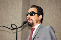 Vereadores derrubam veto dos materiais didáticos para alunos cegos 