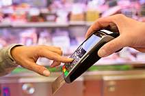 A compra parcelada no cartão e o desenvolvimento do comércio varejista