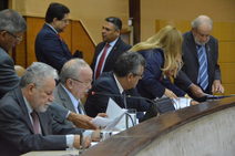 Deputados aprovam redução do recesso parlamentar 