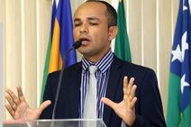 Vereador Romildo perde equilíbrio e age de forma antiética na Câmara