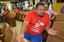 Opinião - Atraso de salário aos professores gera fome