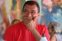 Zé Fernandes está em festa e pintando no céu