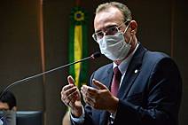 Fake news e politização da pandemia representam descompromisso com a população