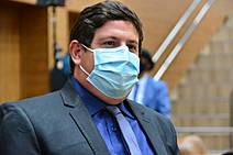 João Marcelo recebe alta médica após tratamento contra a Covid-19