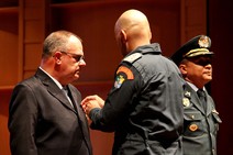 Belivaldo promove oficiais e praças e é homenageado pela PM