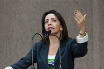 Emília Correa garante: mesmo sozinha, continuará defendendo as mulheres na CMA