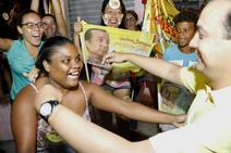 Valadares Filho leva propostas de governo para moradores da Coroa do Meio