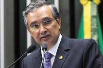 Eduardo Amorim diz que não vai apoiar nenhuma das candidaturas ao governo