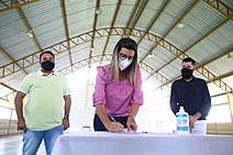 Prefeita de Lagarto assina ordem de serviço para construção do novo Cras