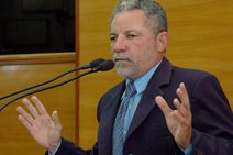 Gualberto nega parcelamento do 13º salário dos servidores