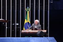 Senador Elber Batalha alerta: há risco no fim do parcelamento sem juro em cartões