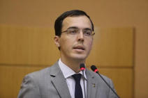 Deputado critica falta de diálogo do TJ com servidores