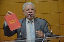 “Na linha do tempo”, espécie de antologia poética de Francisco Gualberto, será lançada nesta quinta, 13