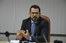 Opinião - A mentira repetida mil vezes e o parcelamento do 13º