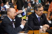 Senador Antonio Carlos Valadares respeita licença e silêncio