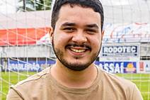 Valmir de Francisquinho: entre a cruz e a espada