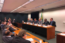 Jackson reage a boicote a secretários em reunião com Parente na Câmara, e vence