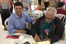Valmir de Francisquinho comemora sucesso da Bienal do livro