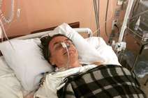 Boletim diz que Bolsonaro está consciente e com boa condição clínica