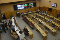 Aprovado decreto de licença para o governador