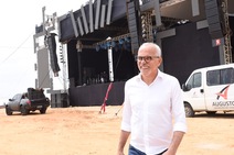 Edvaldo faz inspeção final da estrutura do Réveillon de Aracaju