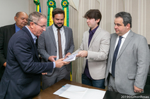 Prefeito em exercício entrega projeto da LDO na Câmara 