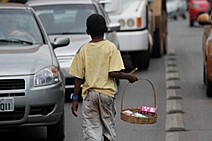 A infância roubada: mendicância, prostituição infantil e delinquência