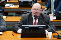 João Daniel apresenta emenda para que valor de auxílio permaneça R$ 600