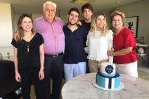 Meu avô é um grande homem. Bem maior, no entanto, é seu coração