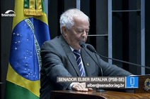 Assista: Elber Batalha se despede do Senado