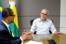 Edvaldo Nogueira sanciona leis que mexem no ISS