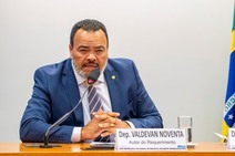 Valdevan Noventa quer aposentadoria especial para trabalhadores do transporte