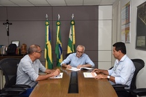 Edvaldo Nogueira sanciona Lei da Publicidade 