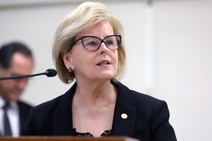 Presidente do TSE, Rosa Weber diz que crítica à urna eletrônica é desconectada da realidade