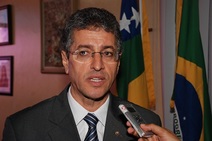 Rochadel: “Quem tanto cobra conduta honesta dos cidadãos, deve ser modelo e referência”