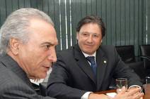 Mala preta e pasta rosa não são de agora