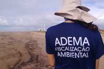 Adema analisa área afetada por vazamento de óleo