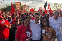 Eliane Aquino vai a ato que registra Lula candidato: “não poderia deixar de participar desse momento”